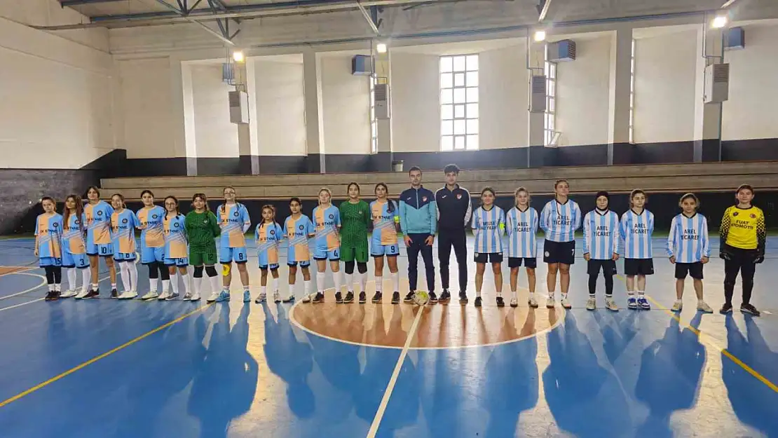 Bandırma'da Ortaokullar arası yıldız futsal heyecanı devam ediyor