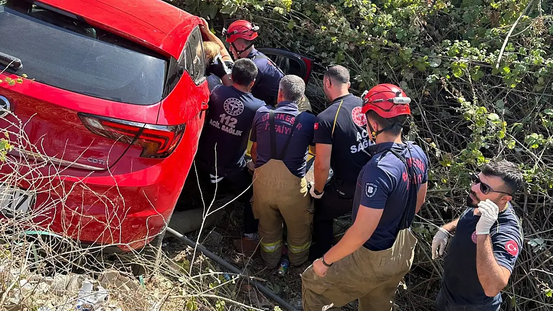 Bandırma'da otomobil şarampole uçtu: 1 yaralı