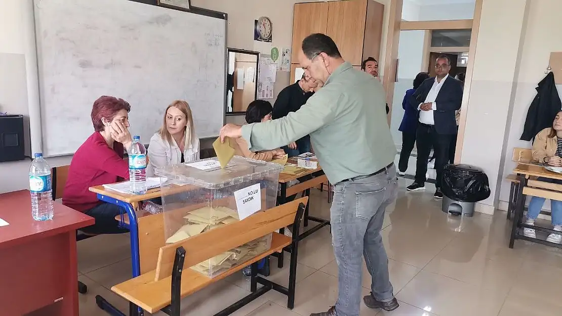 Bandırma'da oy kullanımı başladı