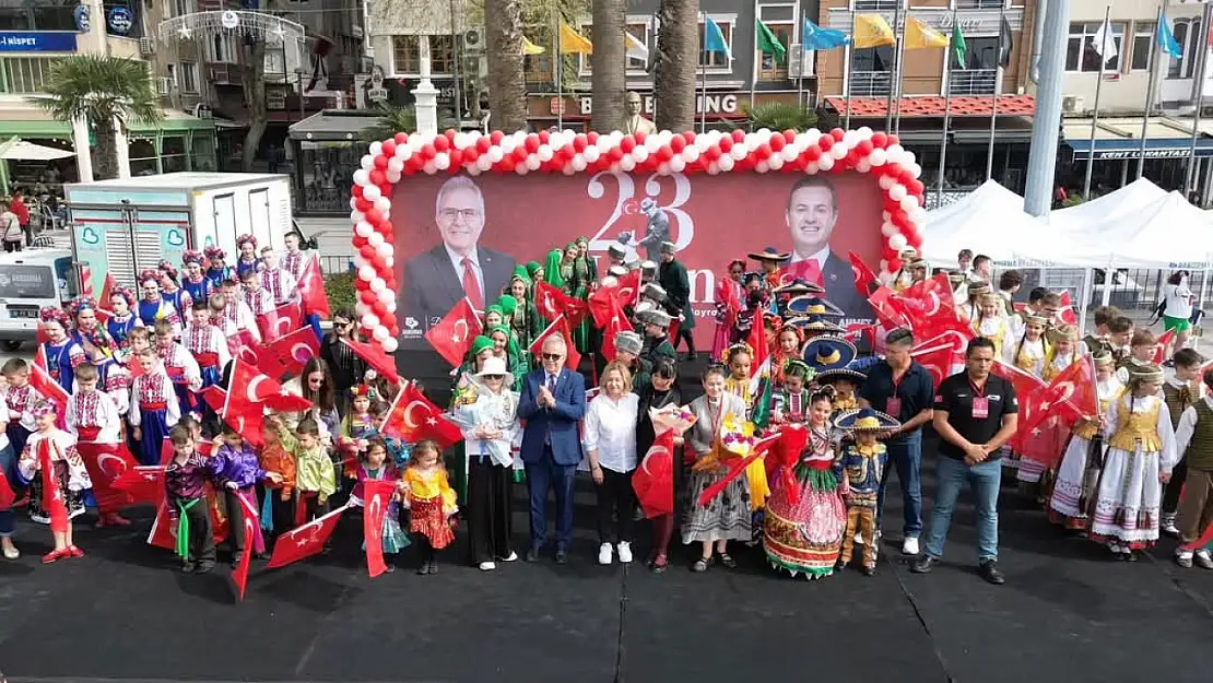 Bandırma'da Uluslararası Çocuk Festivali renkli görüntülere sahne oldu