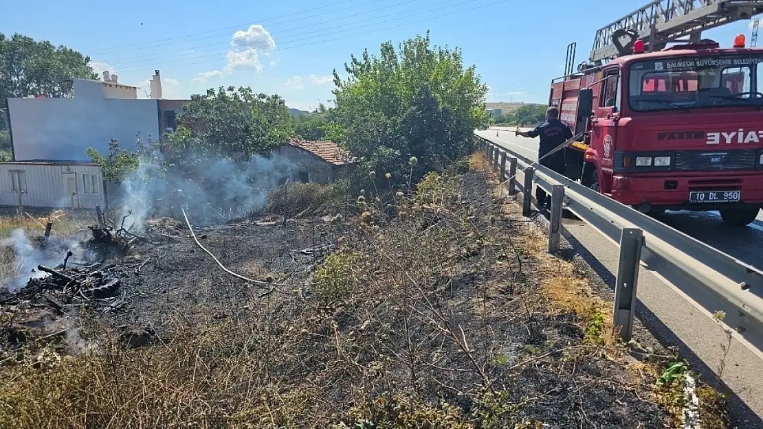 Bandırma'da yangın, evlere sıçramadan söndürüldü