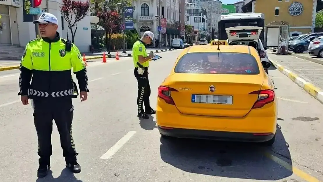 Bandırma'da yüksek ses ile araç kullananlara cezai işlem uygulandı