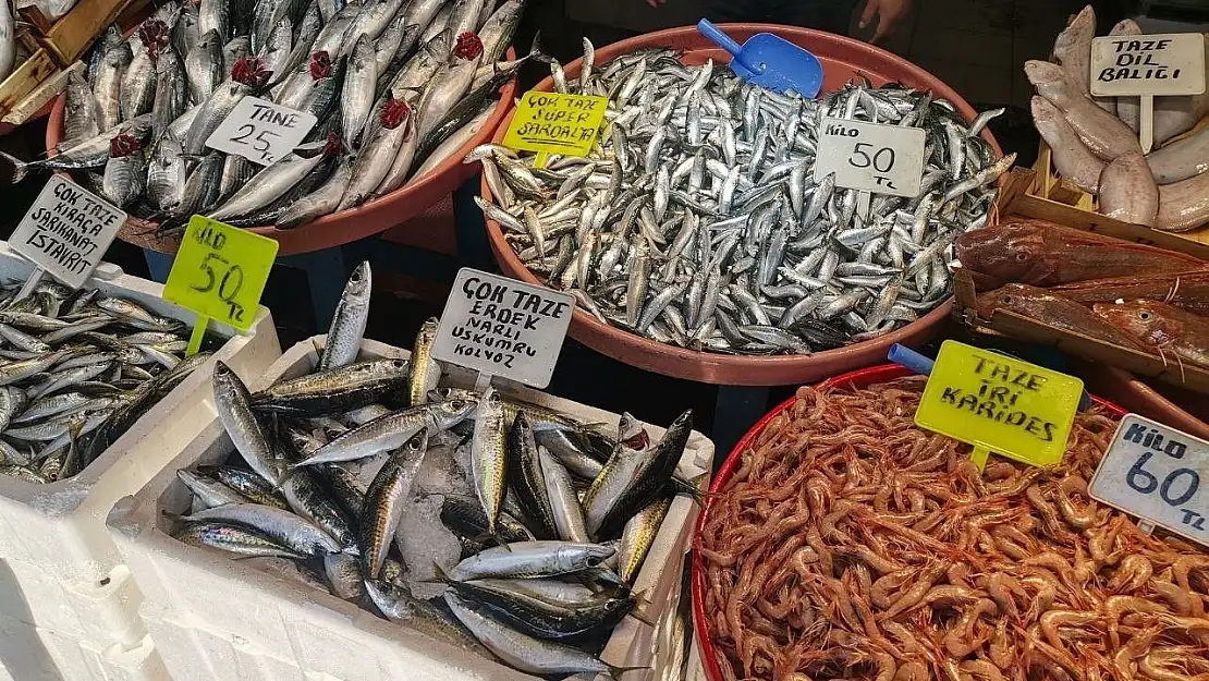 Bandırma'daki balık tezgahlarında bolluk var
