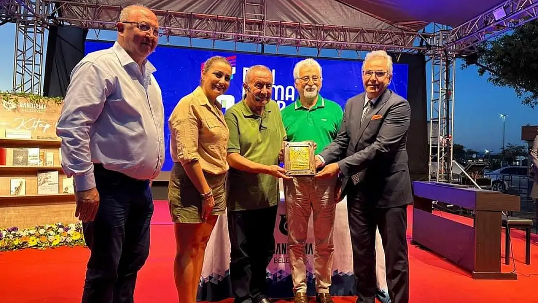 Bandırma Kitap Günleri 'Nazım Hikmet' temasıyla coşkuyla devam ediyor