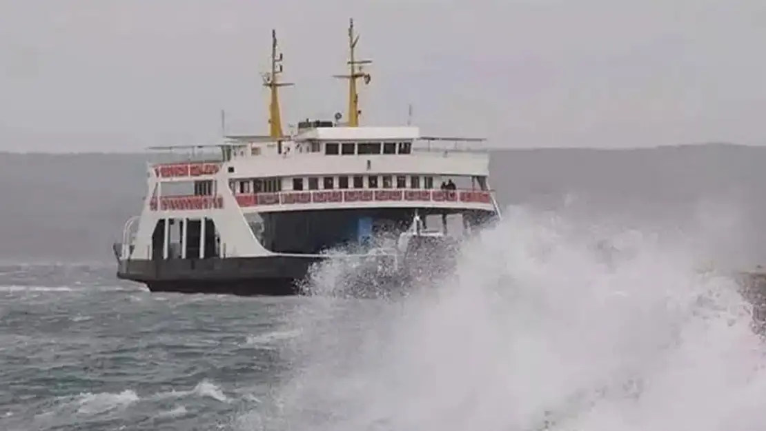 Bandırma ve Erdek'te feribot seferleri olumsuz hava şartları sebebiyle iptal edildi