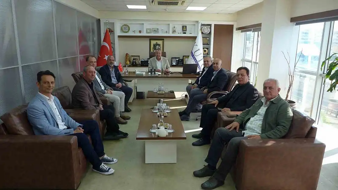 Başkan Akdoğan, İzmir'den gelen misafirlerini ağırladı