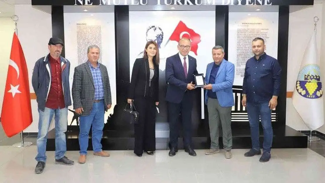Başkan Akın'a yağlı güreşler için teşekkür plaketi