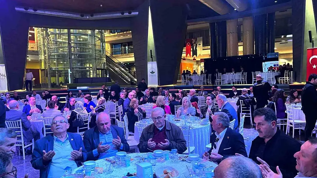 Başkan Aydın muhtarlar ve meclis üyelerine iftar verdi