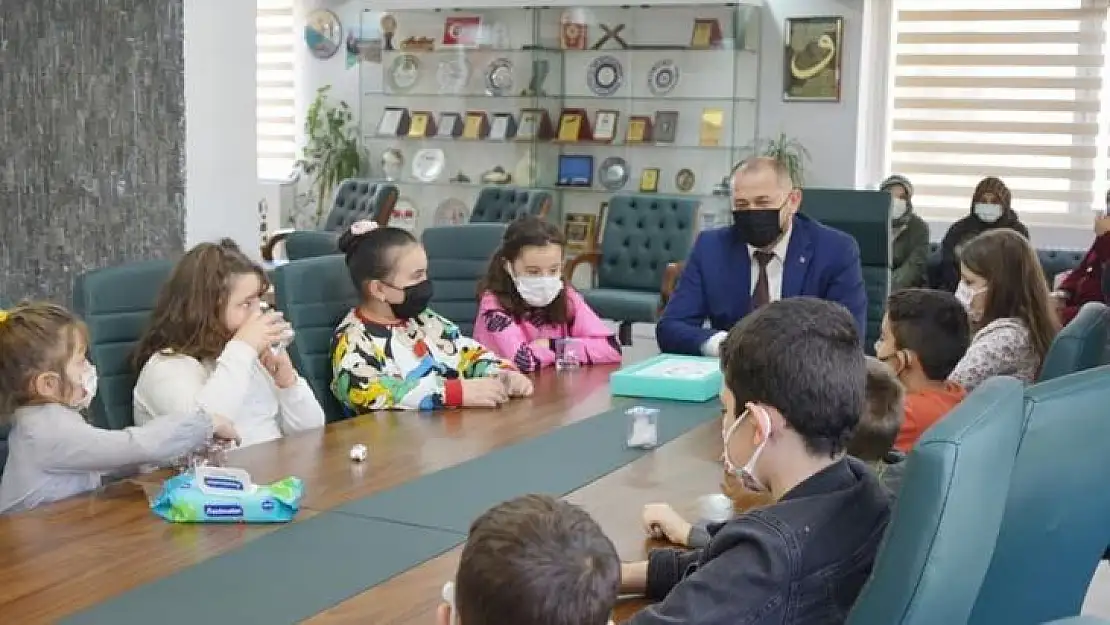 Başkan Aykurt çevreye duyarlı çocukları ağırladı