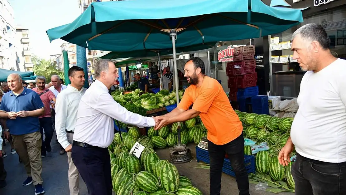 Başkan Balaban, Karaköy pazarı esnafını dinledi