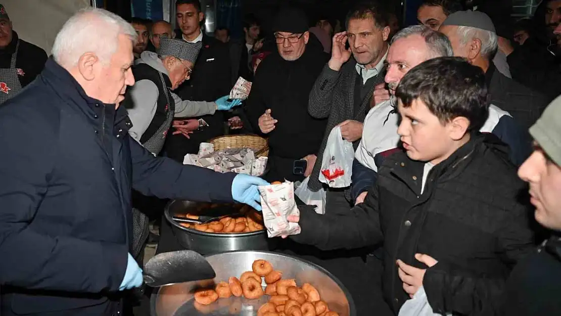 Başkan Bozbey'den Regaib Kandilinde tatlı ve lokma ikramı