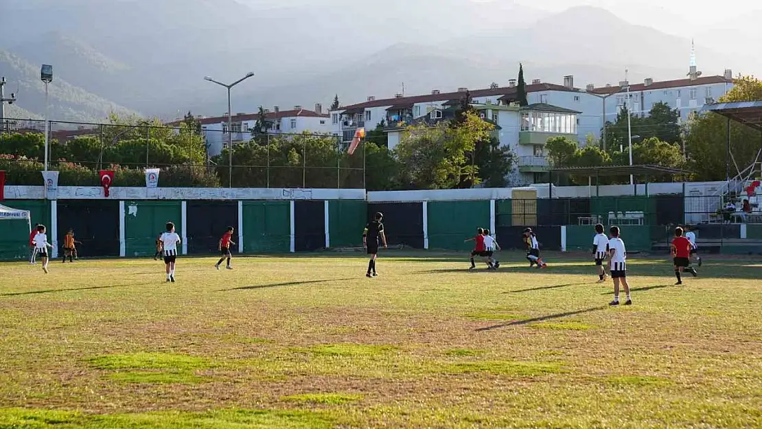 Başkan Çavuşoğlu '29 Ekim coşkusunu futbol ile yaşıyoruz'