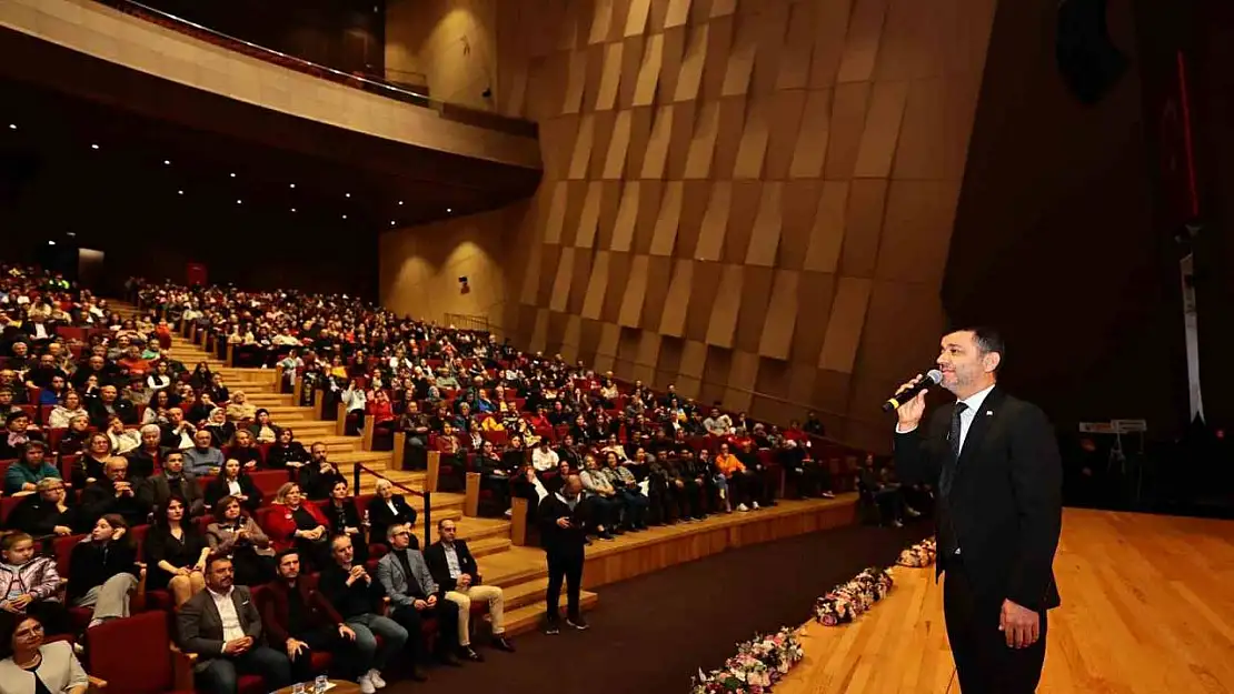 Başkan Çavuşoğlu 'Tüm dünyanın imrenerek baktığı bir lidere sahibiz'