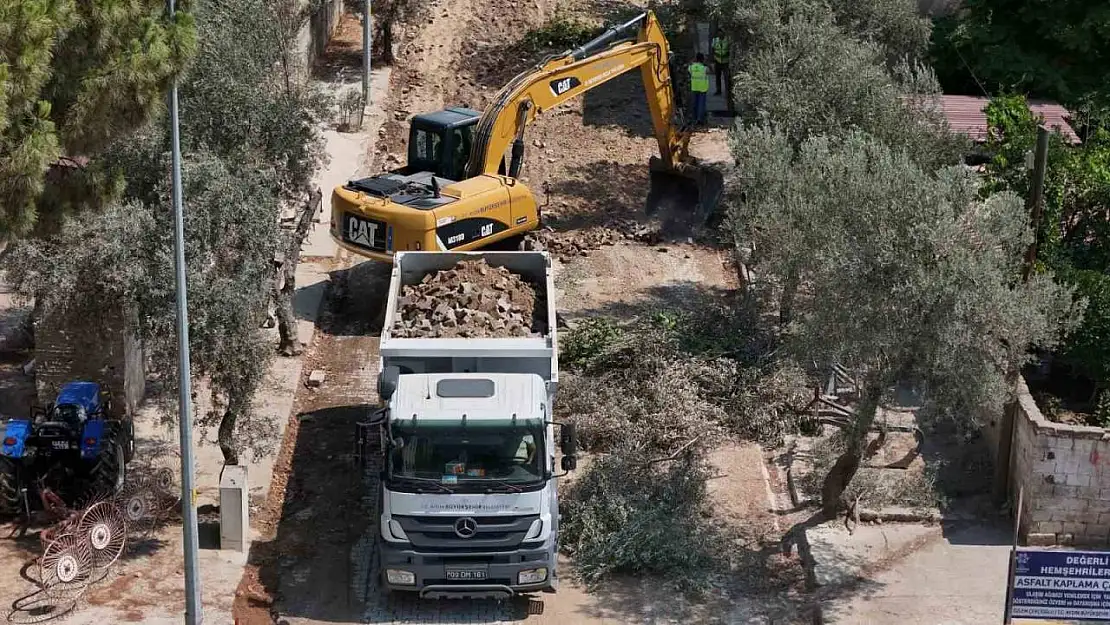 Başkan Çerçioğlu Buharkent'in yollarını yeniliyor