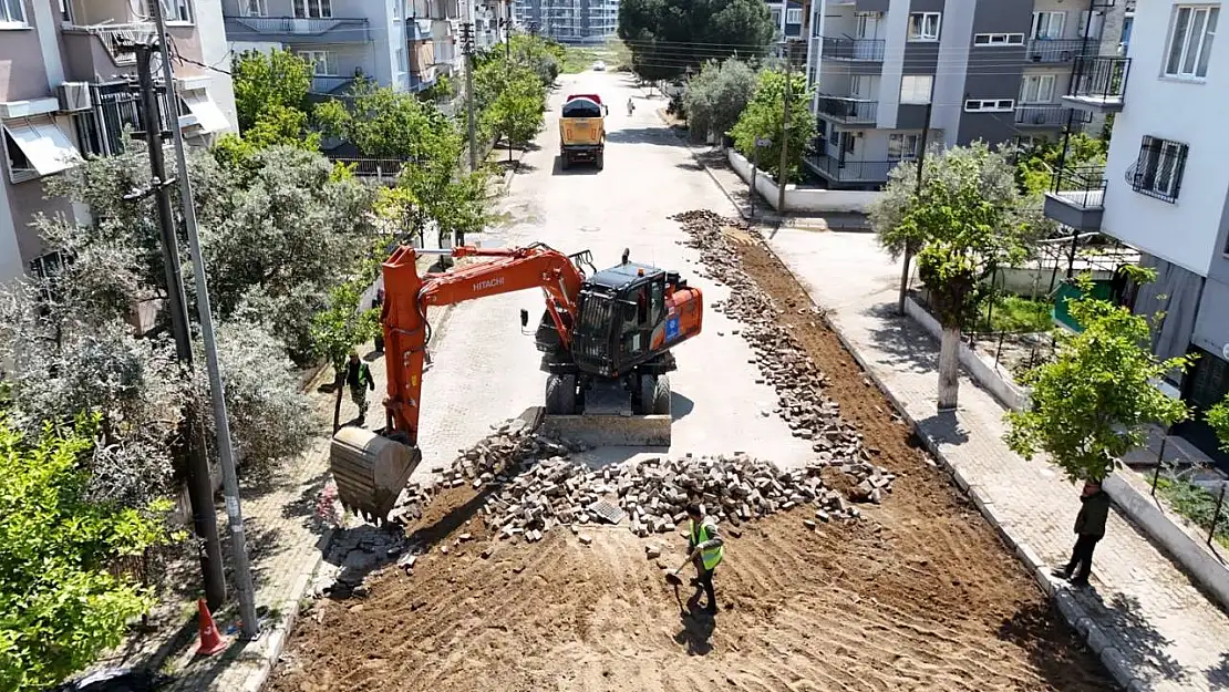 Başkan Çerçioğlu Efeler'in yollarını yenilemeyi sürdürüyor