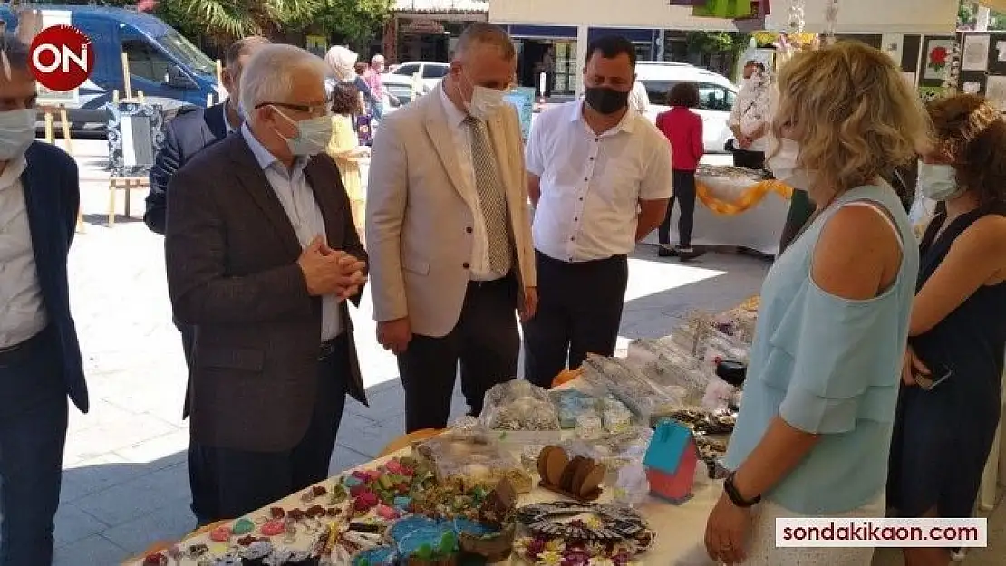 Başkan Deveciler sergi açılışına katıldı