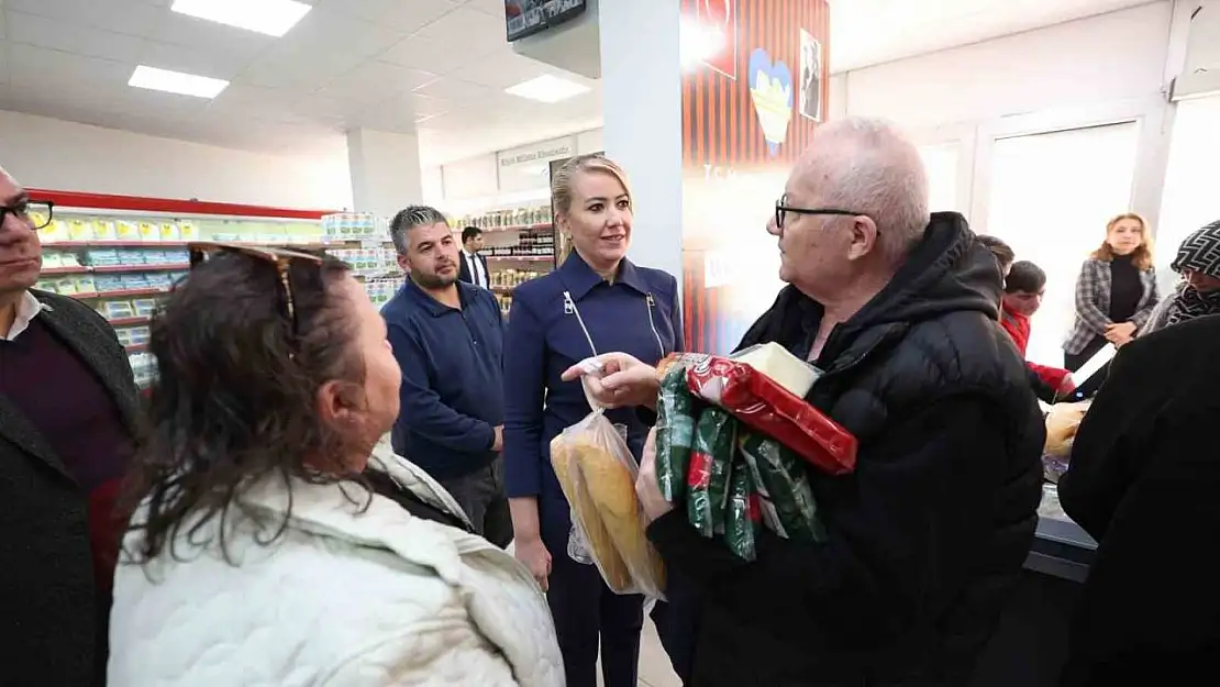 Başkan Doğan 'Başka yerde aramaya gerek yok, en ucuzunu Merkezefendi Halk Market satıyor'