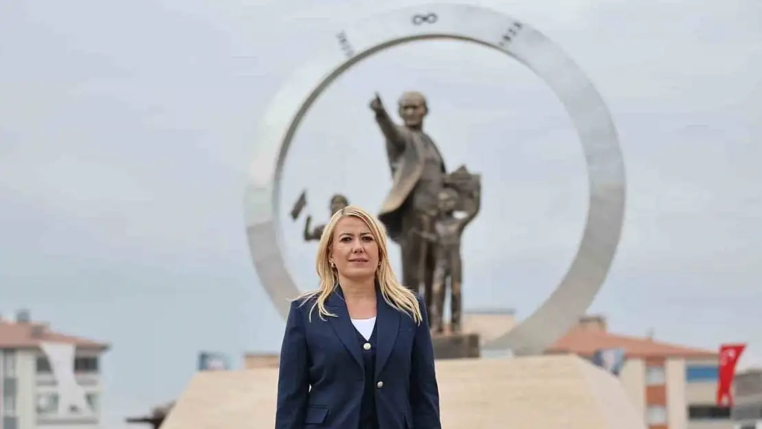 Başkan Doğan, Merkezefendi'den sonsuzluğa uzanan 100. Yıl Meydanını hizmete açtı