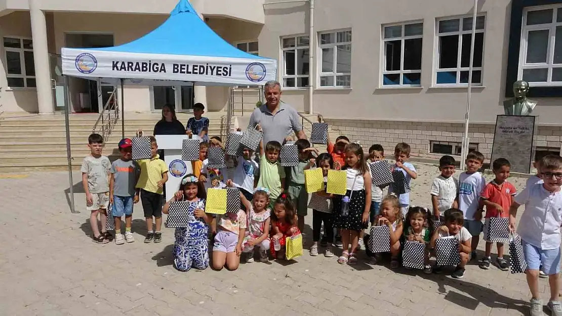 Başkan Elbi, öğrencilere akıllı saat sözünü tuttu