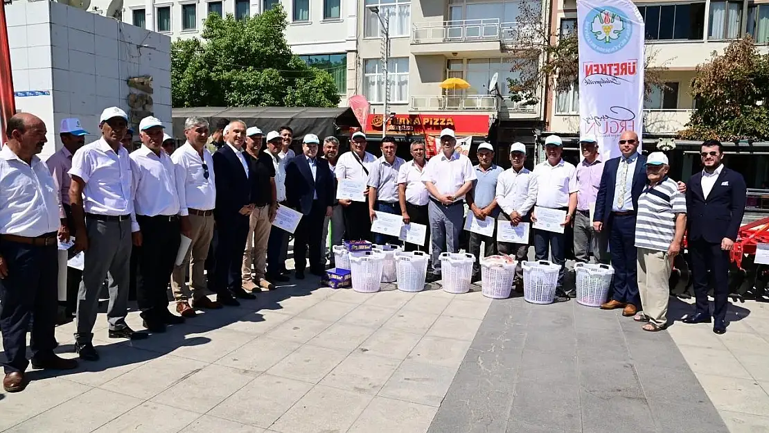 Başkan Ergün 60 tarım makinesi teslim etti