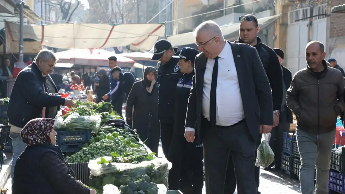 Başkan Ertaş Çarşamba Pazarında esnafı ziyaret etti