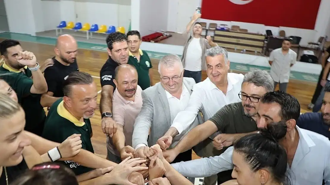 Başkan Ertaş, Ferhatoğlu Edremit Belediyesi Gürespor'u ziyaret etti