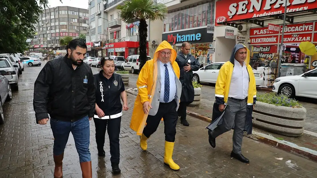 Başkan Ertaş yağmurla mücadelede sahada