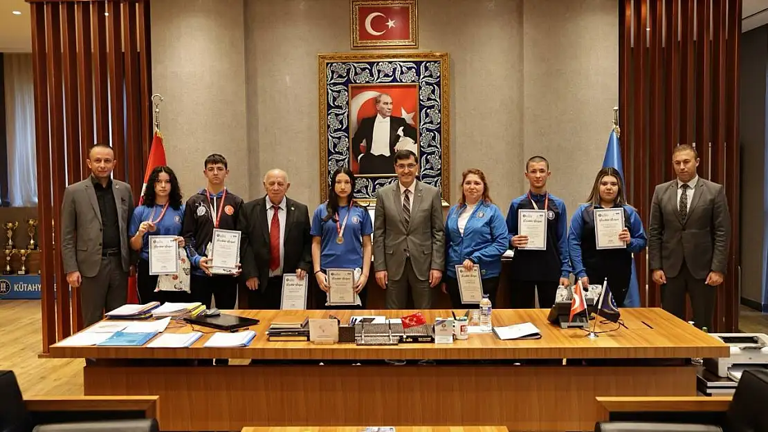 Başkan Eyüp Kahveci, başarılı kick boks sporcularını ağırladı