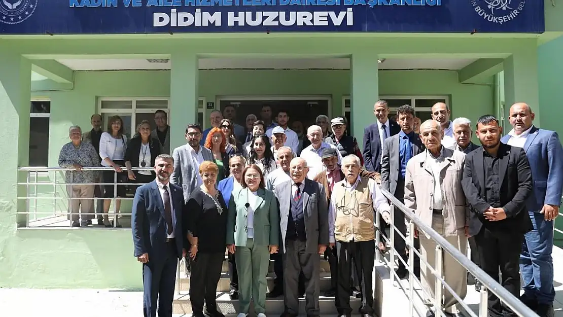 Başkan Gençay bayramda yaşlı çınarları unutmadı