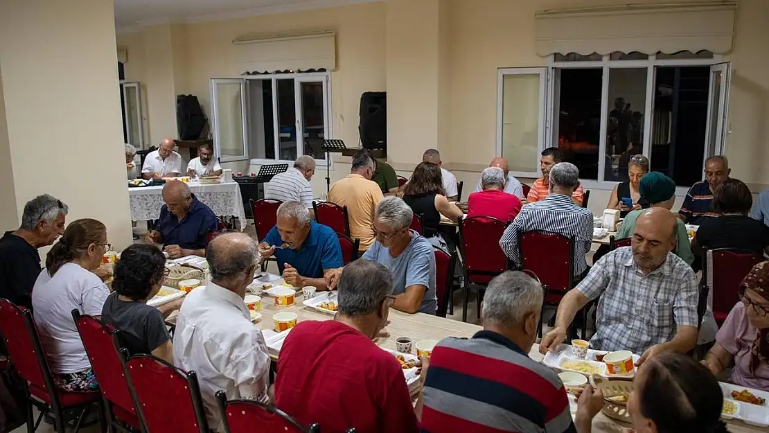 Başkan Günel Davutlar Cemevi'nde 'Matem orucu' açma yemeğine katıldı