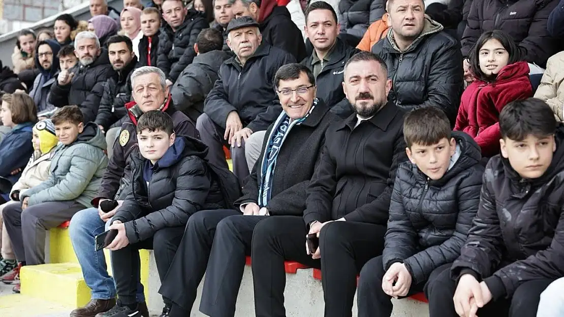 Başkan Kahveci'den genç futbolculara destek
