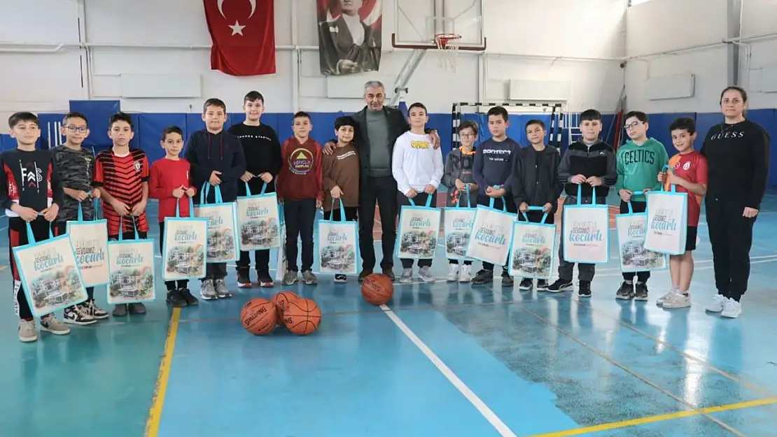 Başkan Kaplan'dan sporculara malzeme desteği