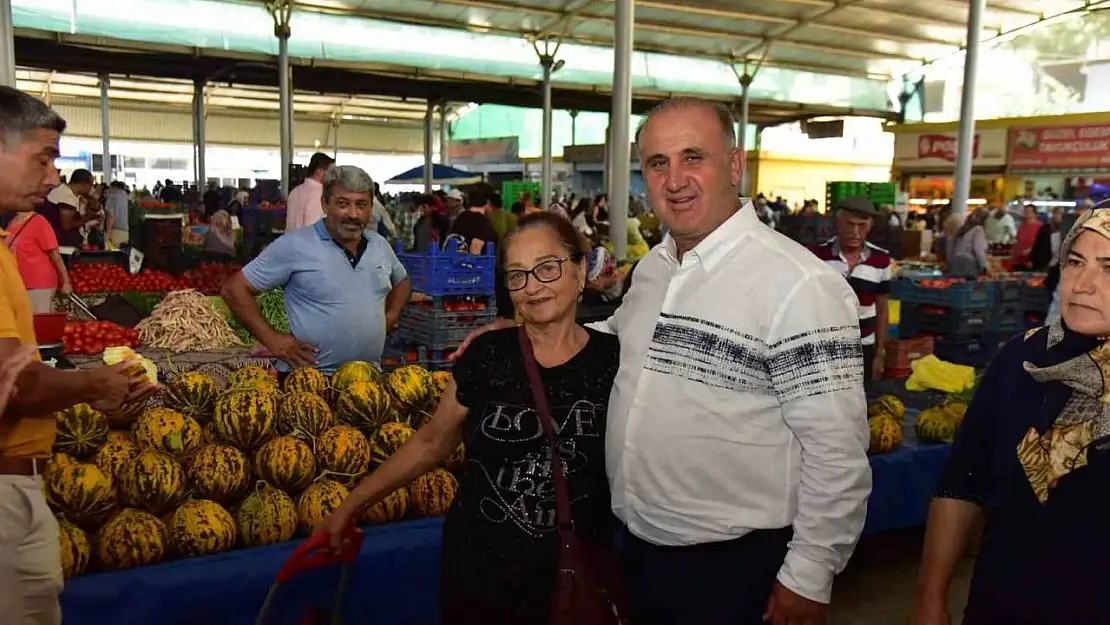 Başkan Kaya, semt pazarında vatandaşlarla buluştu