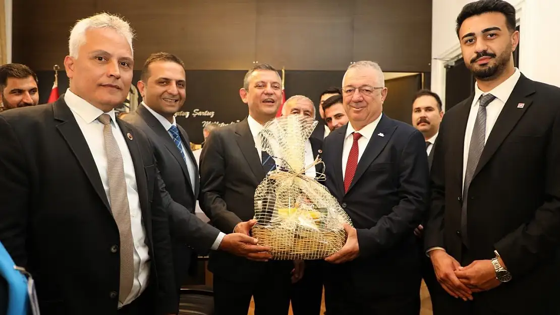 Başkan Mehmet Ertaş Özgür Özel'i ziyaret etti