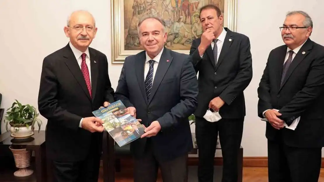 Başkan Öndeş, bin günlük faaliyet raporunu CHP Lideri Kılıçdaroğlu'na sundu