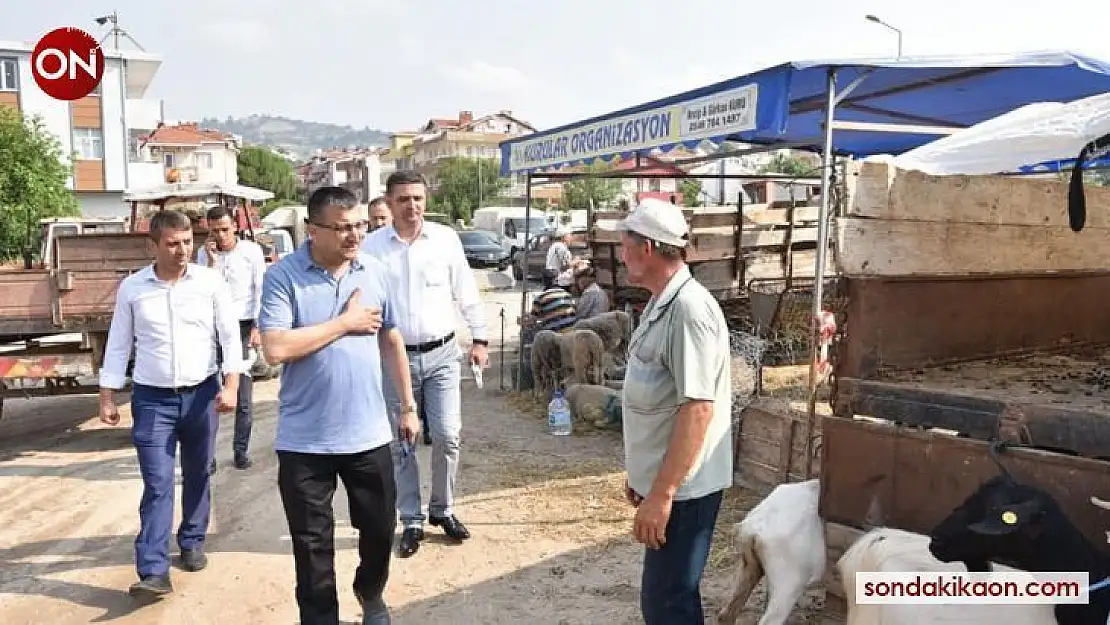 Başkan Öz hayvan pazarını ziyaret etti