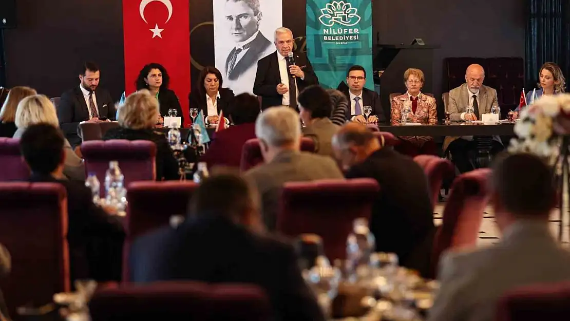 Başkan Özdemir'den muhtarlara 'eşit hizmet' sözü
