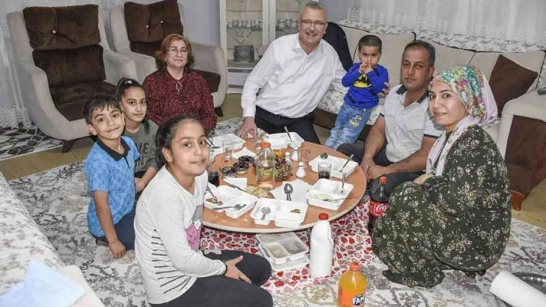 Başkan Özkan iftar sofralarına konuk oluyor