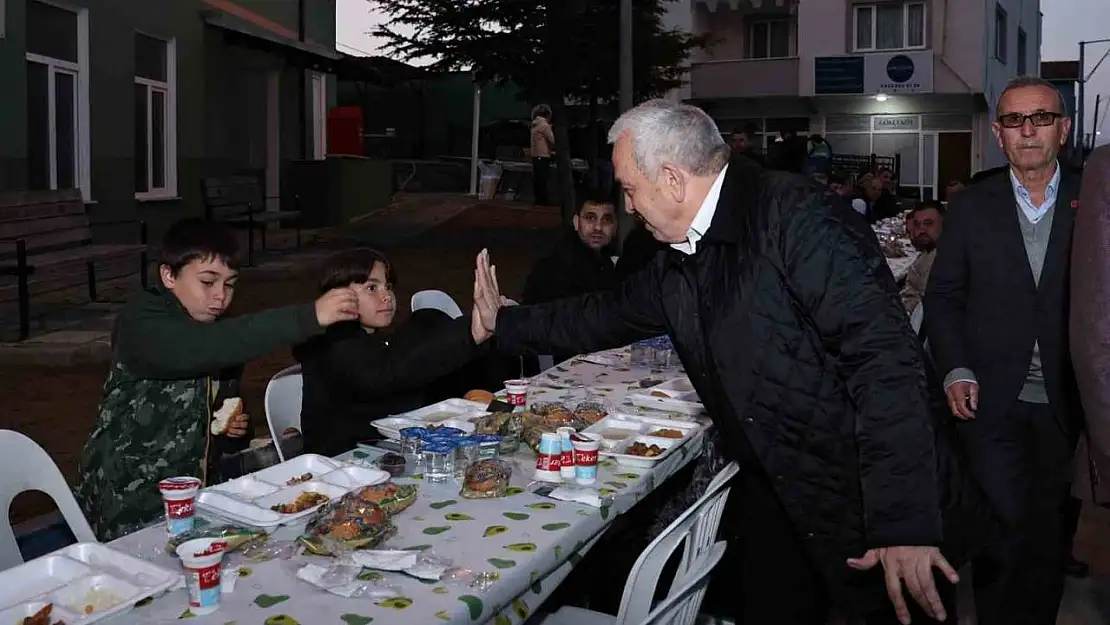 Başkan Şadi Özdemir Gökçe Mahallesi'nde iftara katıldı