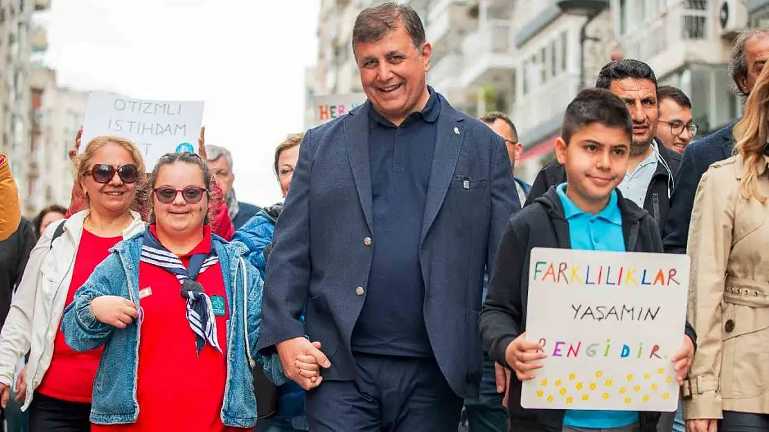 Başkan Tugay 2'nci İzmir Otizm Yürüyüşü'ne katıldı