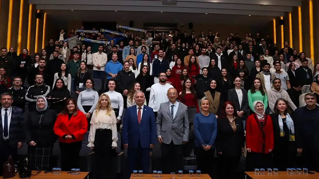 Başkan Yeloğlu, 'Plastik Kapaktan Tekerlekli Sandalyeye Yolculuk' seminerine katıldı