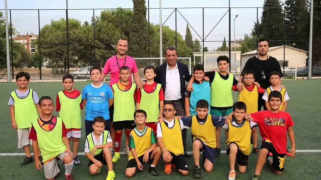 Başkan Yetişkin geleceğin futbolcularıyla buluştu