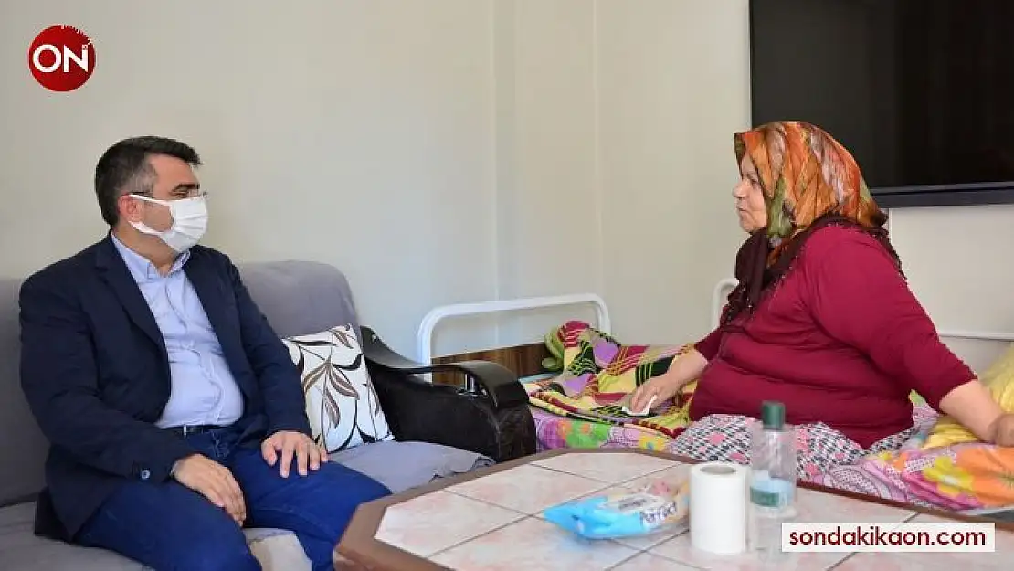 Başkan Yılmaz'dan Münevver Teyze'ye bayram ziyareti
