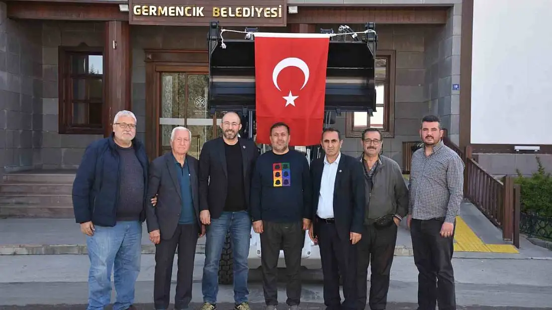 Başkan Zencirci, iptal olan deve güreşinin bağışlarıyla belediyeye kepçe kazandırdı