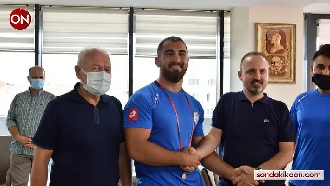 Başpehlivan Aktürk, Lapseki Belediyesi ile sözleşmesini 2024 yılına kadar uzattı