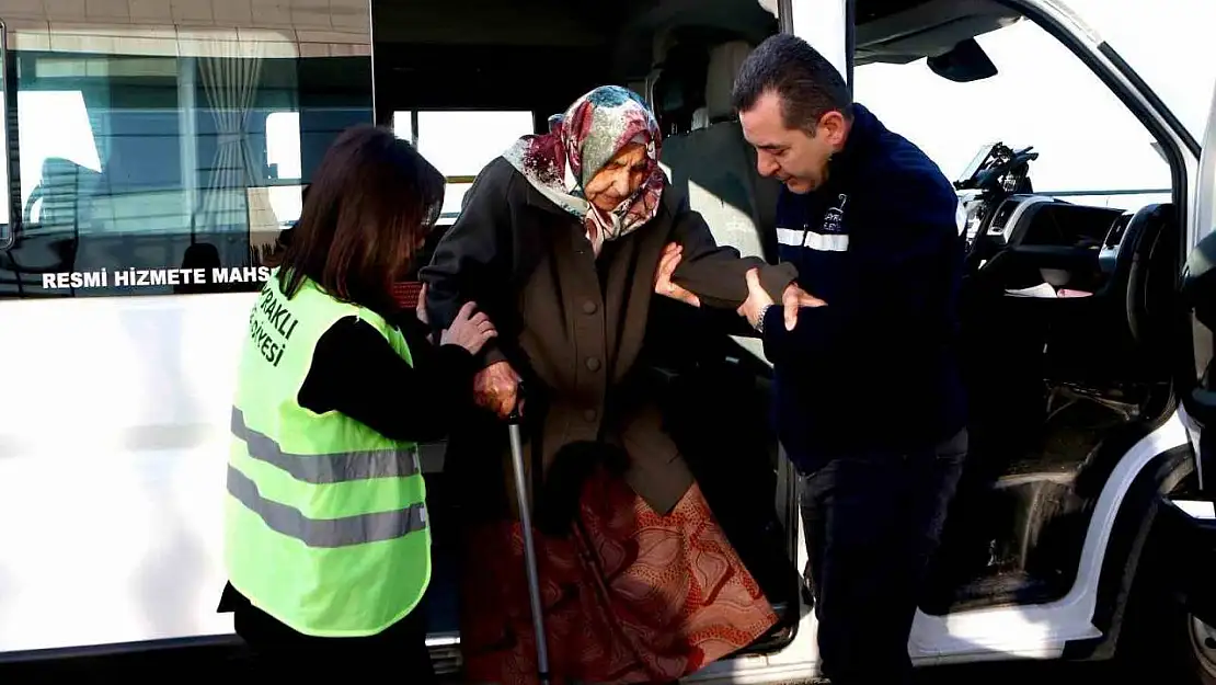 Bayraklı Belediyesi 'yaşlı destek hattı' kurdu