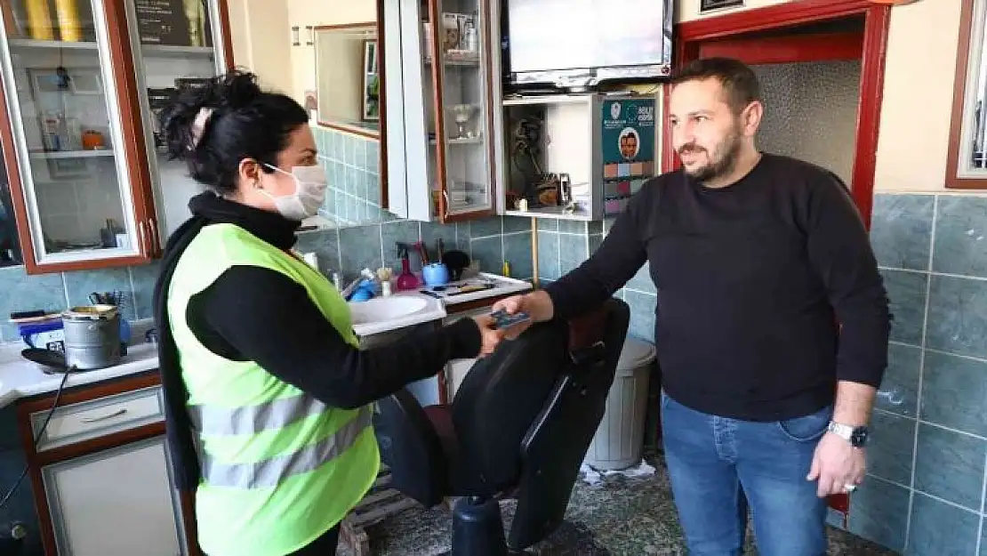 Bayraklı Belediyesinden berberlere can suyu