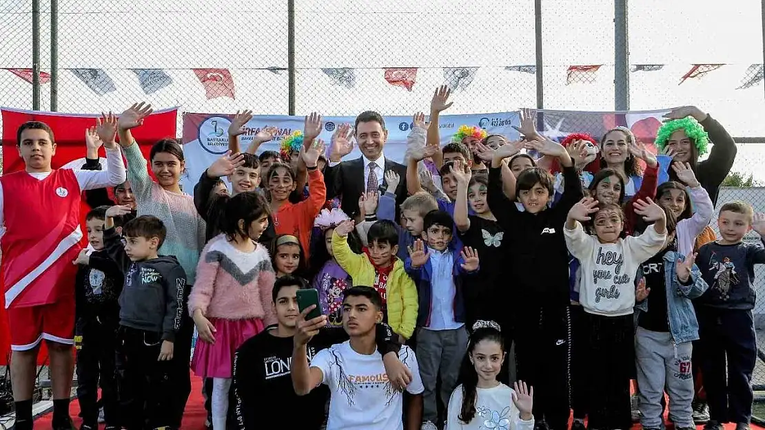 Bayraklı'da çocuklar mahalle şenliğinde buluştu