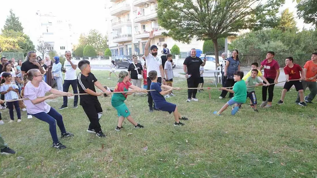 Bayraklı'da çocuklar şenlikte buluştu