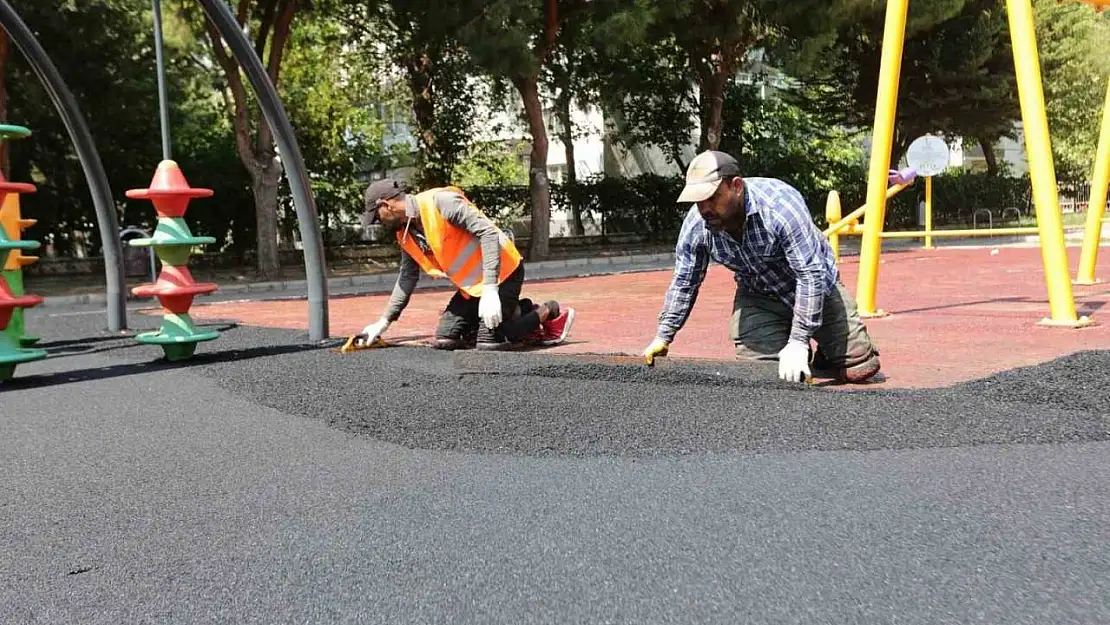 Bayraklı'da parklar yenileniyor